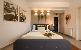 Read All About It - Stylish Central Studio