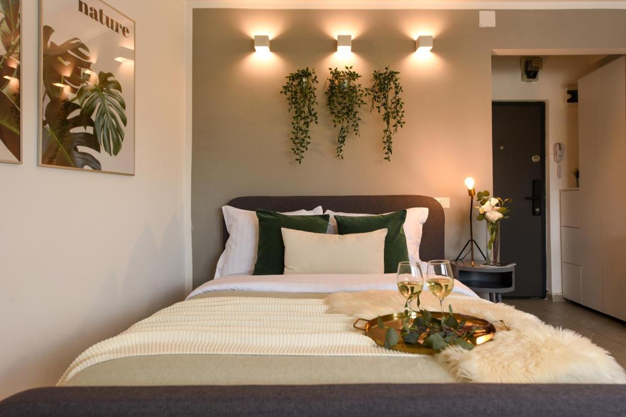 Read All About It - Stylish Central Studio Bucarest Esterno foto
