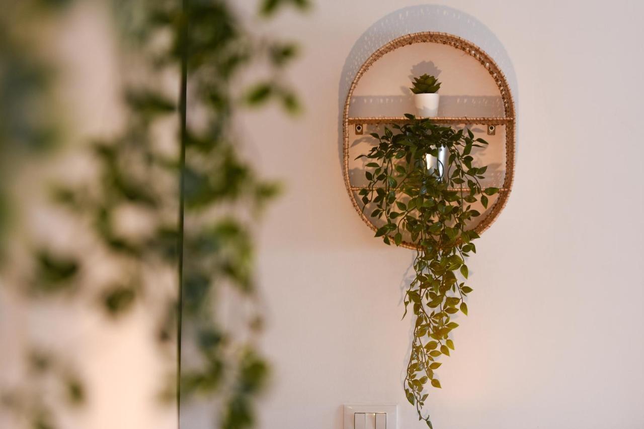 Read All About It - Stylish Central Studio Bucarest Esterno foto