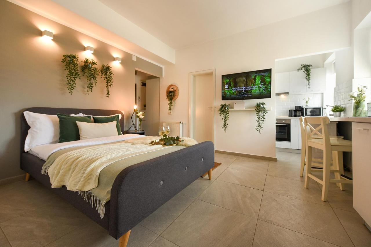 Read All About It - Stylish Central Studio Bucarest Esterno foto