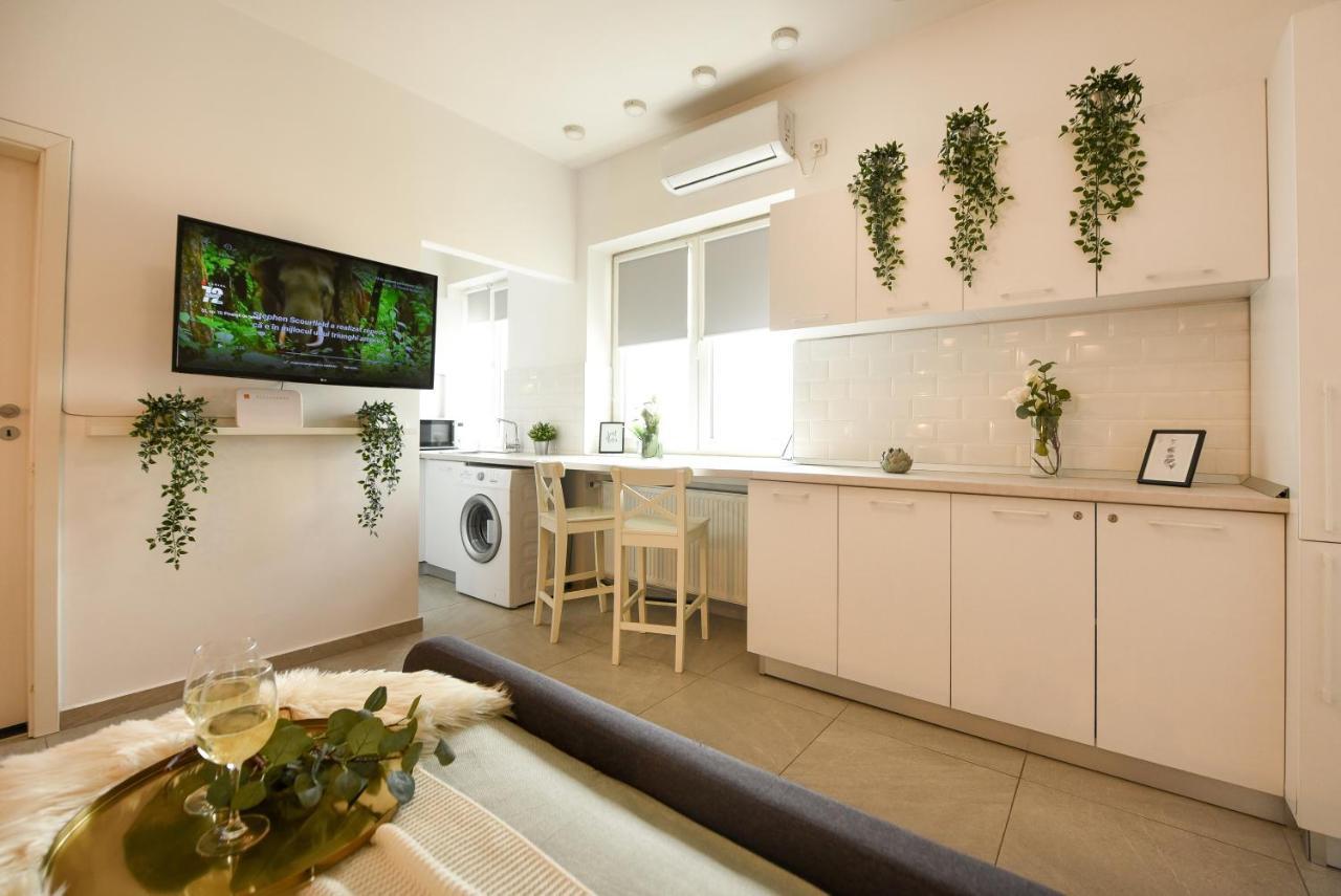 Read All About It - Stylish Central Studio Bucarest Esterno foto
