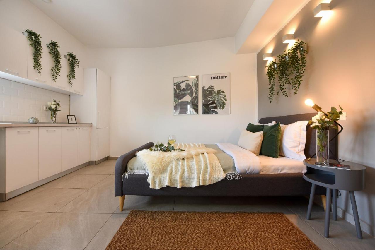 Read All About It - Stylish Central Studio Bucarest Esterno foto