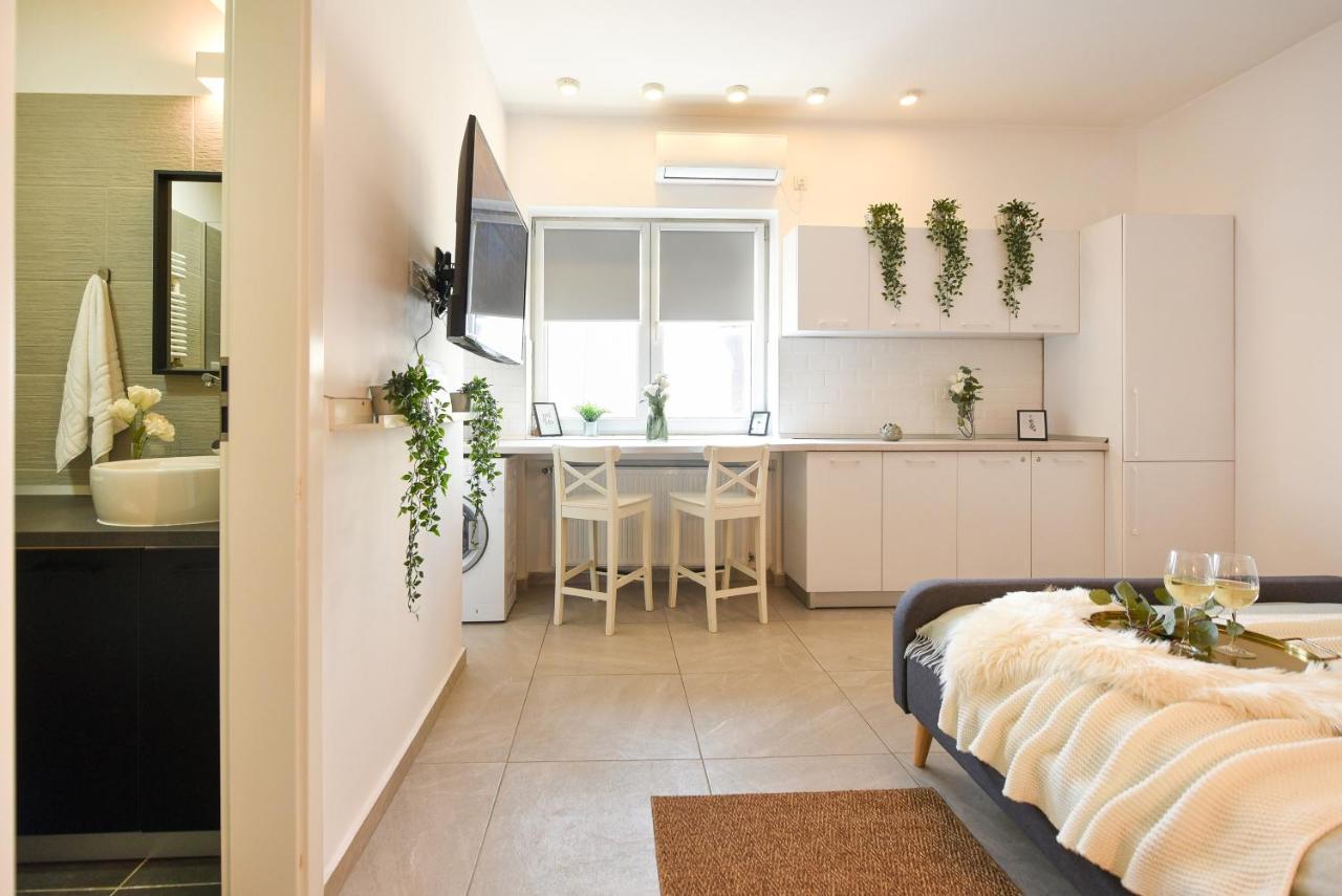 Read All About It - Stylish Central Studio Bucarest Esterno foto