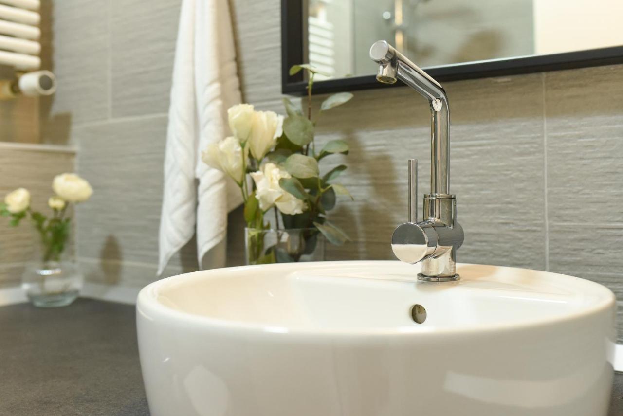 Read All About It - Stylish Central Studio Bucarest Esterno foto