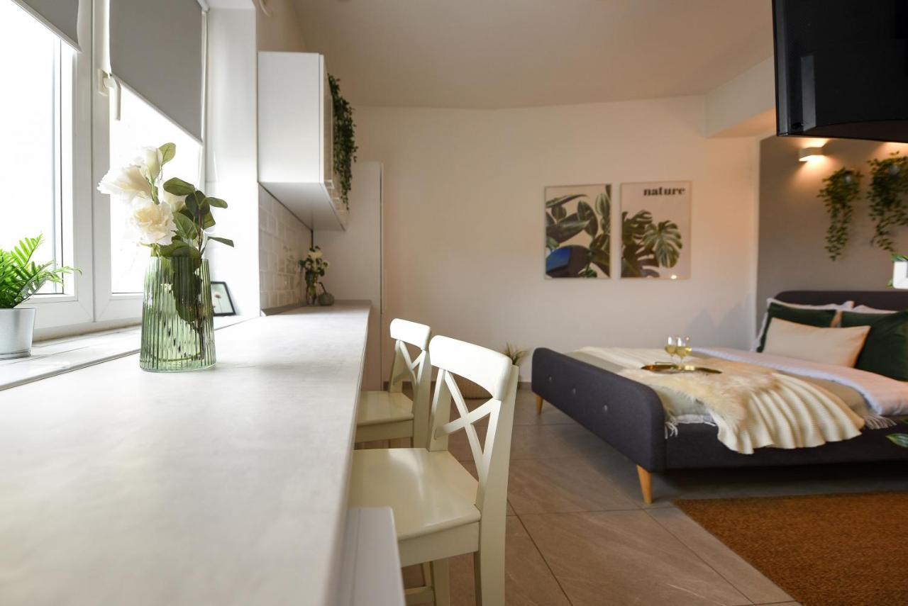 Read All About It - Stylish Central Studio Bucarest Esterno foto