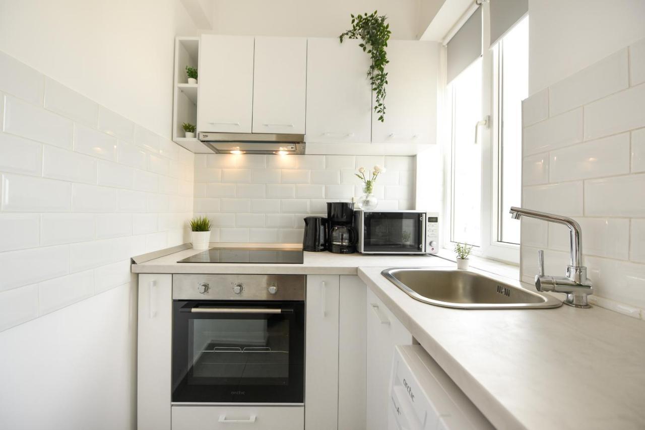 Read All About It - Stylish Central Studio Bucarest Esterno foto